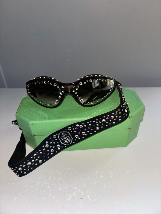 Swarovski Accessories - Swarovuski women's SK6024 oval sunglasses